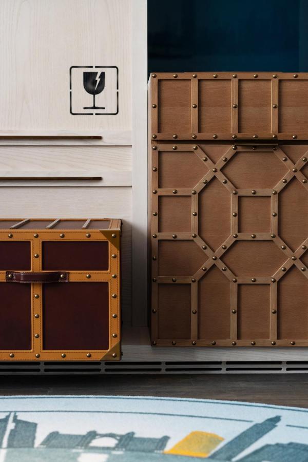 Hotel Indigo Dubai Downtown By Ihg Buitenkant foto Detail of the 1930s wardrobe