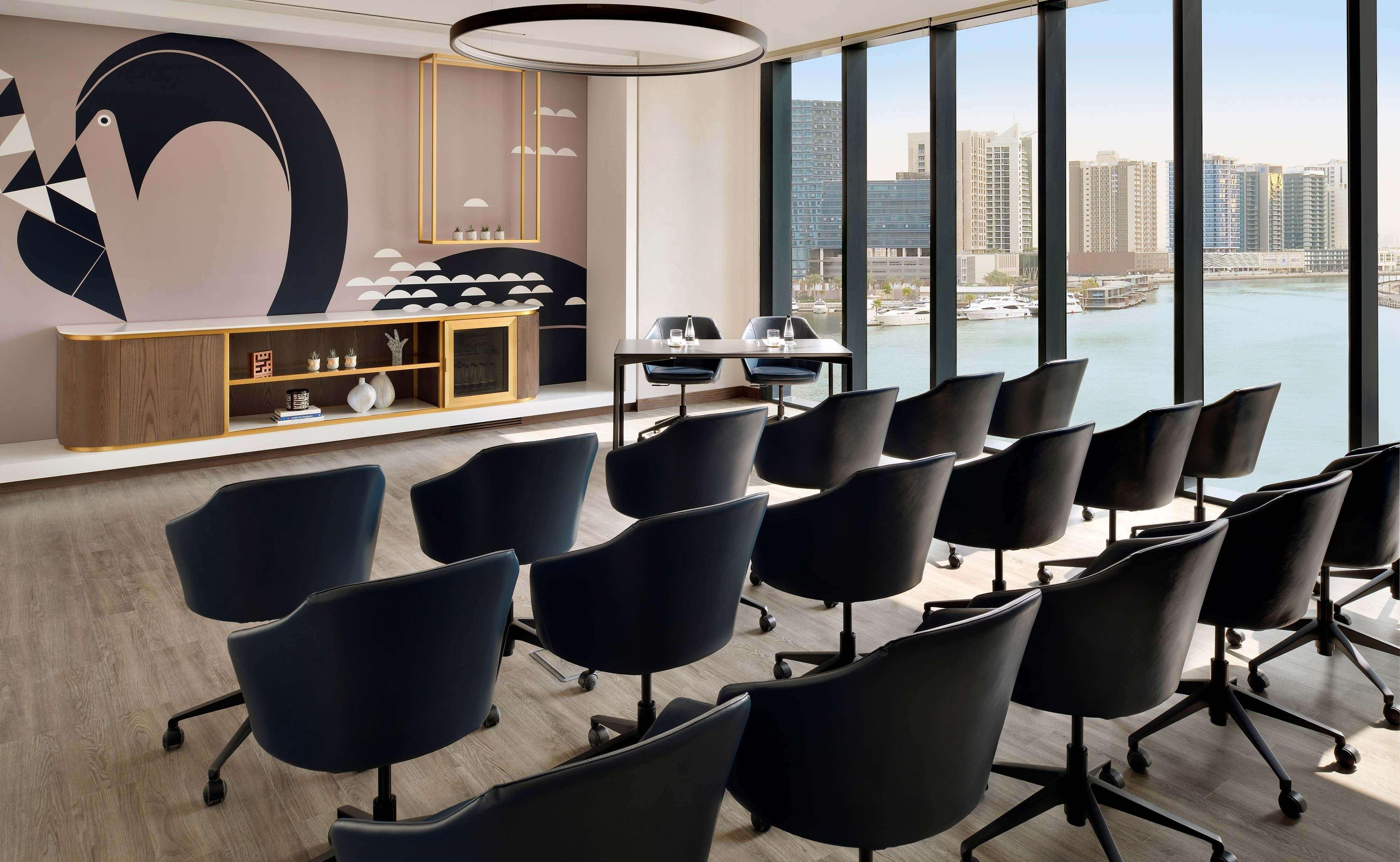 Hotel Indigo Dubai Downtown By Ihg Buitenkant foto Meeting room